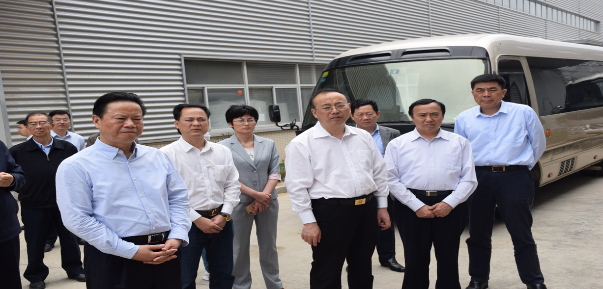 安徽省政协主席张昌尔光临安徽友发公司视察领导